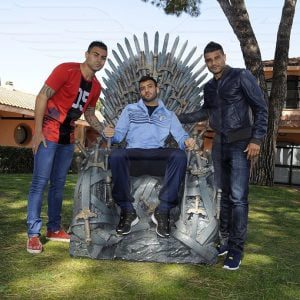 jogadores-do-lazio-posam-em-trono-de-game-of-thrones-2_rep