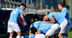 Lazio, settore giovanile fallito: progetto giovani mai partito I giovani della Lazio durante un allenamento a Formello: il vivaio biancoceleste è fermo da anni e servono nuovi investimenti per rinascere.
