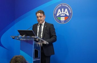 Verso Napoli-Lazio: le designazioni arbitrali. Fischia Zufferli, al VAR c’è Di Bello L'arbitro Luca Zufferli in campo, fischietto designato per dirigere la sfida tra Napoli e Lazio allo stadio Maradona.