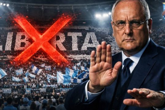Lotito, bordata ai tifosi: “Scelte strumentali. E su Sarri” Il presidente della Lazio Claudio Lotito intervistato dai giornalisti