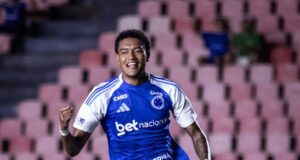 Lazio, occhi su Kaique Kenji: talento brasiliano nella “talent room” La Lazio monitora Kaique Kenji, esterno 2006 del Cruzeiro: talento giovane e profilo per il futuro biancoceleste.