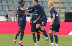 Probabili formazioni Lazio Inter: Zaccagni out, torna Rovella La squadra della Lazio schierata in campo prima di una partita all'Olimpico