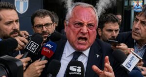 Lotito shock, esplode la polemica: “Situazione preoccupante” Stefano Mattei attacca Claudio Lotito ai microfoni di Radiosei: parole durissime sulla situazione della Lazio, il mercato e il futuro del club.