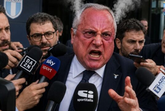 Lotito shock, esplode la polemica: “Situazione preoccupante” Stefano Mattei attacca Claudio Lotito ai microfoni di Radiosei: parole durissime sulla situazione della Lazio, il mercato e il futuro del club.