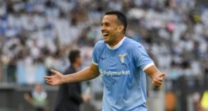 Lazio-Pisa 2-1, Pedro saluta: biancocelesti chiudono al 9° posto La Lazio batte il Pisa 2-1 con i gol di Dele-Bashiru e Pedro, ma chiude una stagione deludente al nono posto fuori dall’Europa.