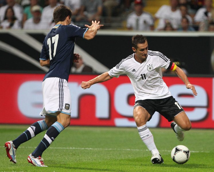 Quarti di Finale di Germania 2006, Klose segnerà un goal all'Argentina poi battuta ai rigori. Uscirà con l'Italia in Semifinale
