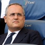 Immagine simbolica della fine dell'Indice di Liquidità, con una catena che si spezza, e l'inizio di nuove regole basate su una bilancia tra costi e ricavi per la Lazio.
