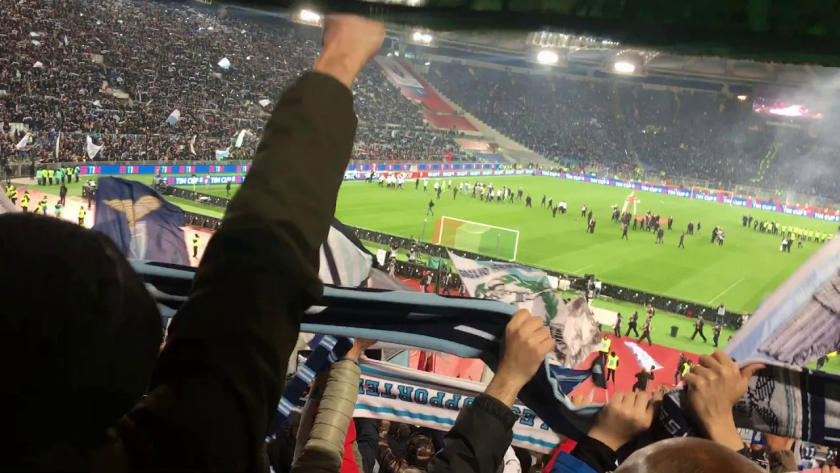 Bandiere e sciarpe dei tifosi della Lazio in Curva Nord allo Stadio Olimpico
