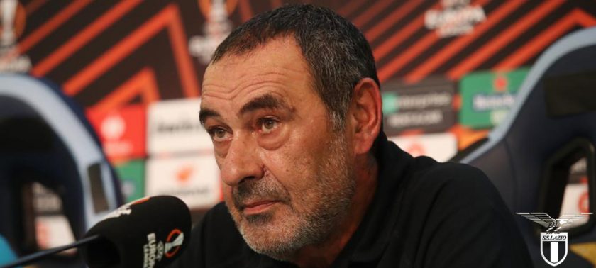 Una foto del tecnico Maurizio Sarri, con un'espressione delusa, dopo la partita contro il Como.