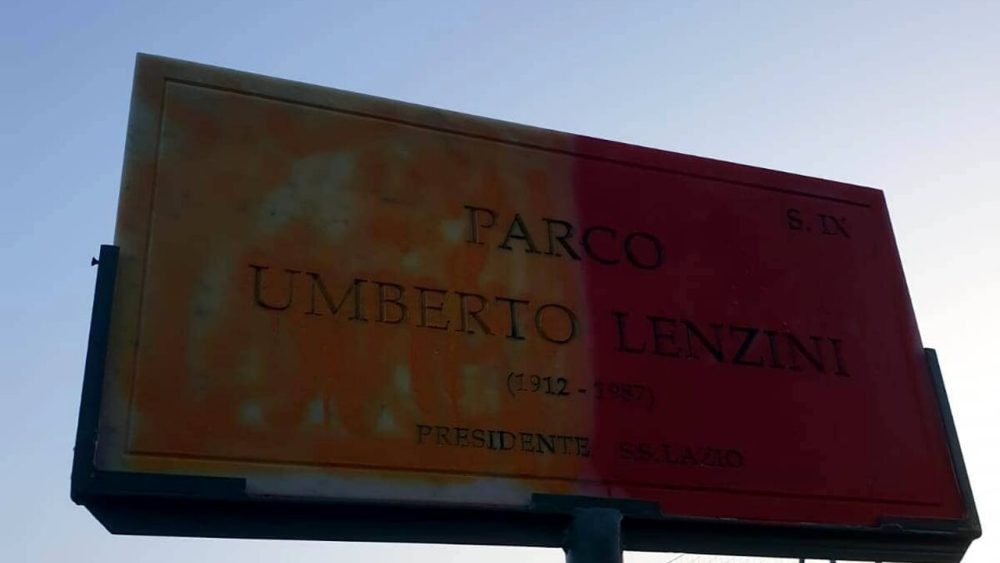 targa umberto lenzini imbrattata