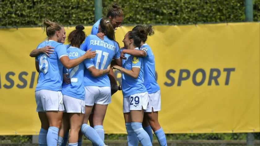 Giocatrice della Lazio Women Clarisse Le Bihan che esulta dopo aver segnato una tripletta nella vittoria per 4-0 contro il Como.