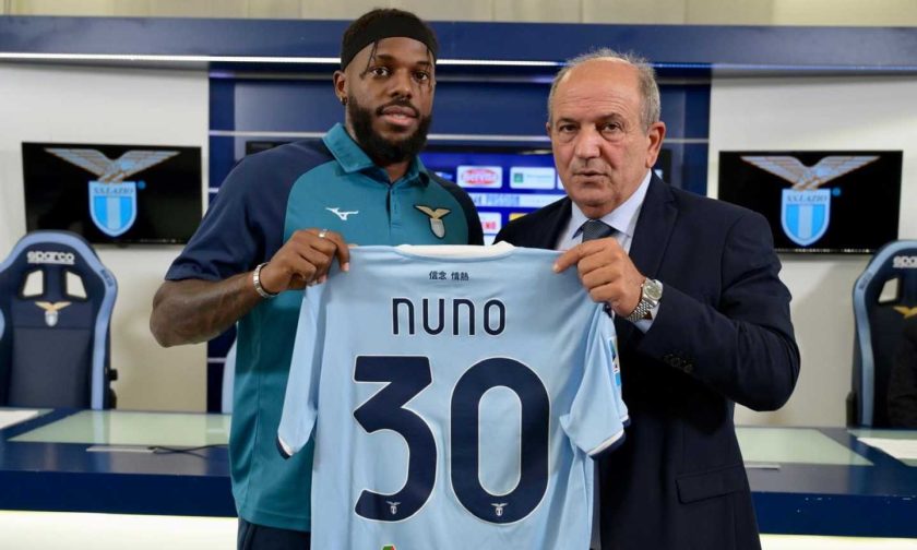 Nuno Tavares senza multa dopo il derby, ma Sarri potrebbe lasciarlo in panchina. L'intervento di Fabiani e il chiarimento con Zaccagni.