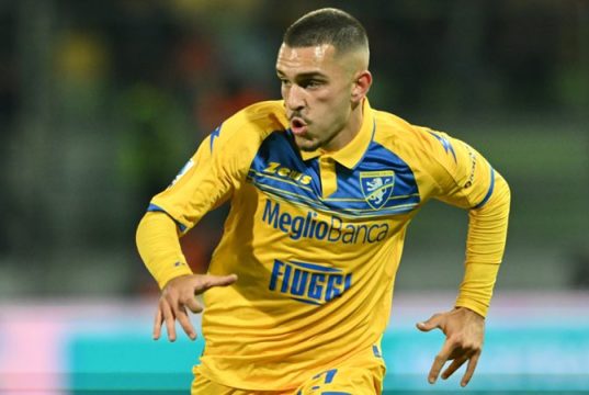 Arijon Ibrahimovic vicino alla Lazio 2025: incredibile trattativa avanzata con il Bayern Monaco Arijon Ibrahimovic si presenta: "Felice di essere qui, forza Lazio!"