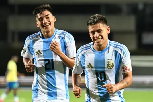 Echeverri Calciomercato Lazio 2025, dopo Chiesa SPUNTA un ALTRO SOGNO Lussuoso Lazio, MERCATO DA SOGNO: dopo Chiesa, Lotito punta il talento Echeverri del Manchester City!