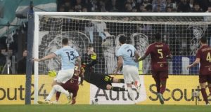 Lazio-Roma 1-1, Baroni amareggiato: la Lazio spreca e Svilar salva i giallorossi nel derby