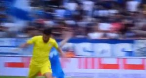 Empoli – Lazio, polemica rigore Pedro: la Lega Serie A elogia l’intervento, tifosi in rivolta! Grafica che simboleggia la polemica sul rigore non concesso alla Lazio contro l'Empoli e la controversa reazione sui social media della Lega Serie A, con icone che rappresentano il calcio, l'arbitro e i social media. Fonti e contenuti correlati