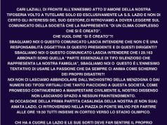 LAZIO: Curva Nord Contro Lotito. “Il Dissenso Non Si Abbindola, Ci Vediamo a Ponte Milvio” Un corteo di tifosi della Lazio con sciarpe e bandiere, che sfila pacificamente lungo una via di Roma.