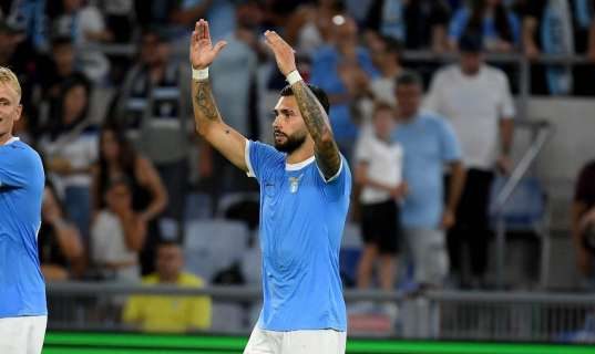 Flamengo torna su Castellanos: la Lazio valuta la cessione Una foto del giocatore Valentin Castellanos, sorridente, durante un'intervista post-partita con un microfono DAZN.
