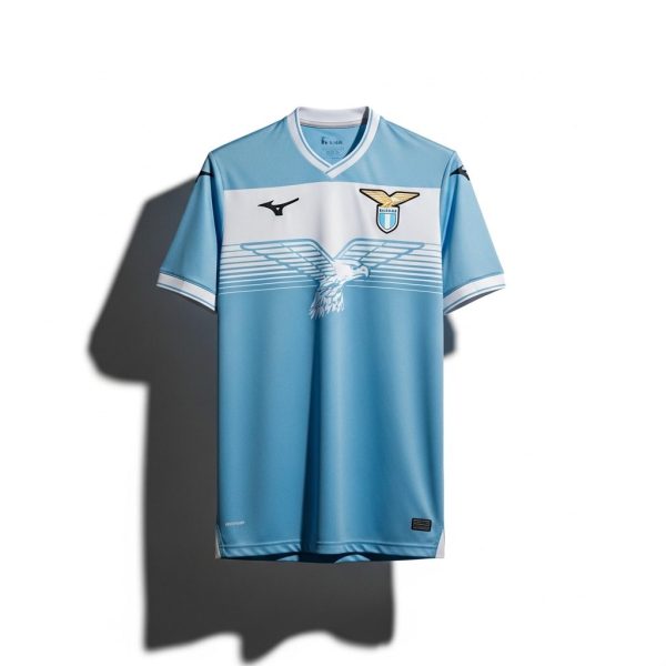 Maglia ufficiale Lazio stagione 2025/2026, disponibile su Amazon.