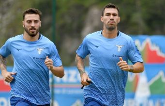 Lazio, agente Romagnoli: “Al-Sadd bloccato senza fondi” Alessio Romagnoli in maglia Lazio durante una partita