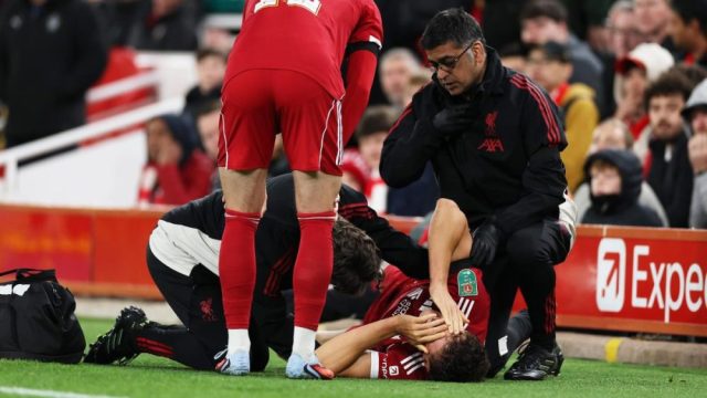 Giovanni Leoni infortunato al debutto con il Liverpool, rottura del crociato anteriore.