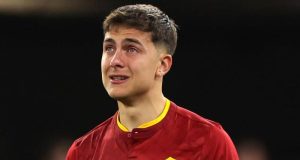 Roma, Dybala si Ferma: Lesione alla Coscia Sinistra, Salta il Derby con la Lazio infortunio dybala lazio roma