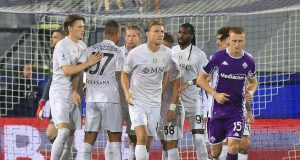 Fiorentina-Napoli 1-3: azzurri a punteggio pieno e primi in classifica. De Bruyne e Højlund trascinano la squadra di Conte Fiorentina-Napoli 1-3