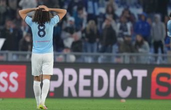 😡 Guendouzi furioso a DAZN: “Migliore in campo? Non me ne f… un c***o! Volevo vincere” Mattéo Guendouzi con espressione arrabbiata mentre riceve il premio di migliore in campo ai microfoni di DAZN.