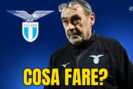 Lazio, Sarri tra 4-3-3 e 4-4-2: quale futuro tattico? Maurizio Sarri valuta il cambio di modulo tra 4-3-3 e 4-4-2 per una Lazio più offensiva e concreta dopo i recenti risultati.