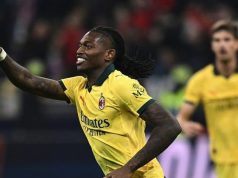 Serie A, 7ª: Milan in vetta, frenano Napoli e Roma Leao esulta dopo la rimonta del Milan sulla Fiorentina; in evidenza la capolista solitaria della Serie A alla 7ª giornata.