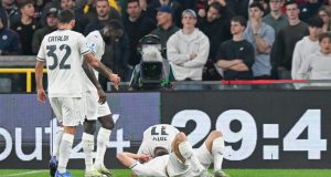 Lazio, scatta l’emergenza difesa: Marusic verso il forfait, Pellegrini in forte dubbio. Sarri costretto a puntare su Tavares e Hysaj marusic infortunio