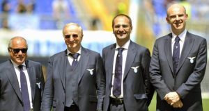 Lazio, il bollettino medico: il punto su Zaccagni, Dia e gli altri infortunati Lo staff medico della Lazio al lavoro sui giocatori infortunati durante un allenamento a Formello.