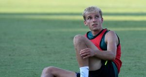 🌩️ Lazio, il day after: Ansia Isaksen e Gila rischia grosso. Sarri avvisa Lotito: “Servono rinforzi” Gustav Isaksen esce dal campo dolorante toccandosi la coscia accompagnato dallo staff medico della Lazio.