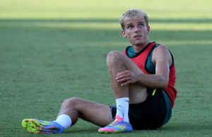 🌩️ Lazio, il day after: Ansia Isaksen e Gila rischia grosso. Sarri avvisa Lotito: “Servono rinforzi” Gustav Isaksen esce dal campo dolorante toccandosi la coscia accompagnato dallo staff medico della Lazio.