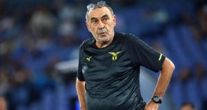 📢 Ufficiale Lazio-Bologna: Sarri sceglie Castellanos e Tavares. Immobile parte dalla panchina! Grafica con le formazioni ufficiali di Lazio e Bologna per la 14a giornata di Serie A.
