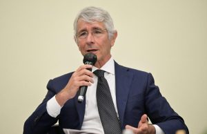 Multiproprietà nel calcio, Abodi chiude alle deroghe: «Nessuno spazio, vanno tutelati i tifosi» Andrea Abodi, ministro per lo Sport e i Giovani, annuncia la figura del commissario per gli stadi in vista di Euro 2032, con il Flaminio tra le priorità.