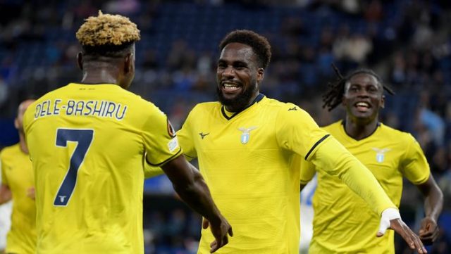 Fisayo Dele-Bashiru e Boulaye Dia durante un allenamento della Lazio prima delle convocazioni per la Coppa d’Africa. Fisayo Dele-Bashiru e Boulaye Dia durante un allenamento della Lazio prima delle convocazioni per la Coppa d’Africa.