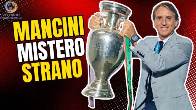 Roberto Mancini presentato come allenatore dell’Al Sadd con la sciarpa del club