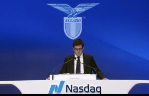 Lazio al Nasdaq: non quotazione, ma apertura al mercato USA Enrico Lotito al Nasdaq di New York durante la cerimonia di chiusura delle contrattazioni con il brand S.S. Lazio