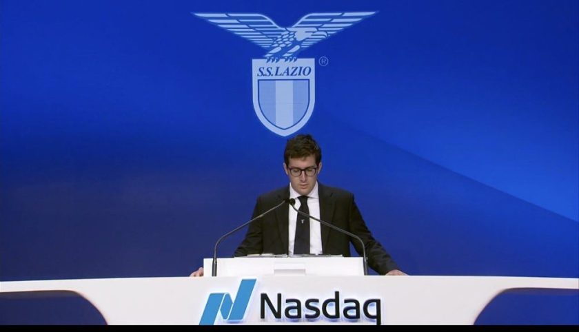 Enrico Lotito al Nasdaq di New York durante la cerimonia di chiusura delle contrattazioni con il brand S.S. Lazio