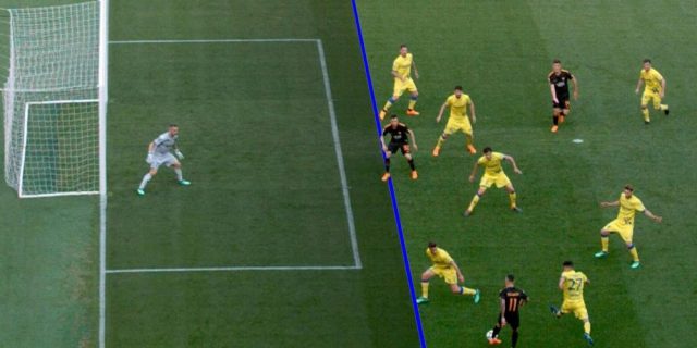 Schema del fuorigioco con confronto tra regola attuale e proposta FIFA con attaccante completamente oltre il difensore