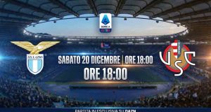 📺 Lazio – Cremonese: Dove vederla in TV e Streaming. Sarri in emergenza totale per l’Europa Grafica del match Lazio-Cremonese allo Stadio Olimpico con orario (18:00) e loghi delle due squadre.
