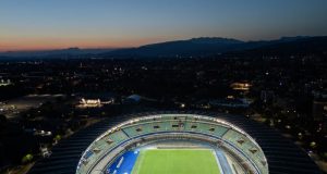 🏟️ Verona-Lazio: dove vederla in TV, streaming e l’allarme assenze per Sarri Stadio Marcantonio Bentegodi di Verona, campo da calcio pronto per Verona Lazio.