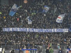 Lazio, l’ennesimo schiaffo di Lotito: pinguini e bugie tifosi della Lazio in contestazione con striscioni contro la presidenza Lotito