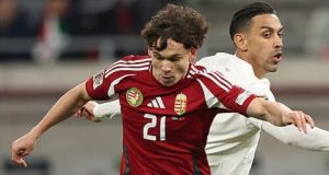 Lazio su Alex Tóth: parla l’agente. “Trattativa ferma: prima l’accordo tra i club” Alex Tóth con la maglia del Ferencváros durante un allenamento, obiettivo di mercato della Lazio.