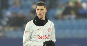 🔎 Chi è Petar Ratkov? Caratteristiche, numeri e il segreto del nuovo bomber della Lazio Petar Ratkov posa con la maglia numero 20 della Lazio, prima intervista ufficiale.