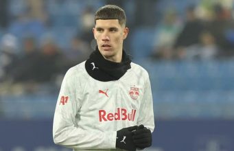 🦅 UFFICIALE – Ratkov si presenta: “Milinkovic mi ha convinto. Lazio, ecco perché ho scelto il 20” Petar Ratkov posa con la maglia numero 20 della Lazio, prima intervista ufficiale.