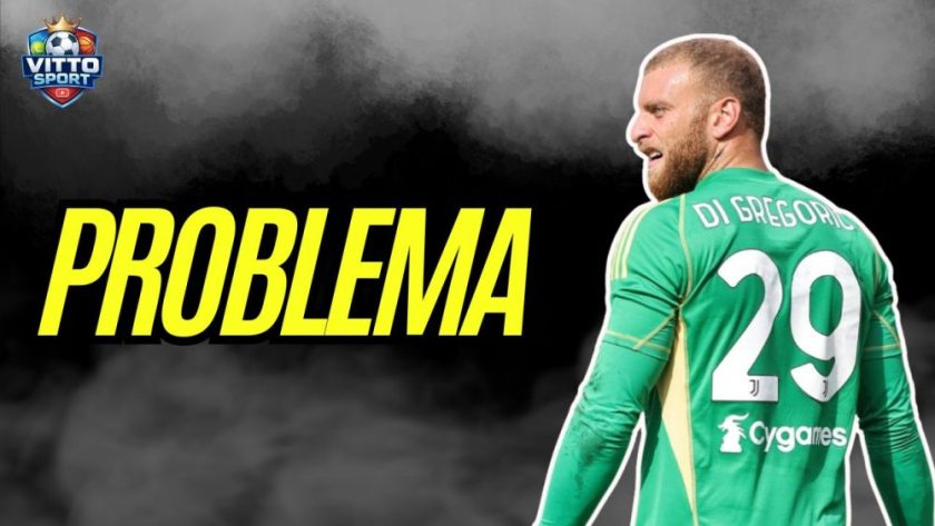 Michele Di Gregorio a terra guarda il pallone in rete dopo un gol subito durante il derby d'Italia Inter-Juventus, espressione di delusione.