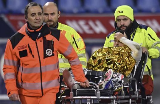 Infortunio Pedro: nessuna frattura. Lazio in semifinale di Coppa Infortunio Pedro: nessuna frattura. Lazio in semifinale di Coppa La Lazio batte il Bologna ai rigori e vola in semifinale. Ansia per Pedro uscito in barella: scongiurata la frattura, si tratta di una forte distorsione. La Lazio batte il Bologna ai rigori e vola in semifinale. Ansia per Pedro uscito in barella: scongiurata la frattura, si tratta di una forte distorsione.