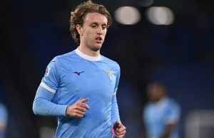 Infortunio Rovella: 1 clamoroso retroscena di mercato e il calvario del centrocampista Infortunio Rovella: il centrocampista a terra dolorante durante il match.